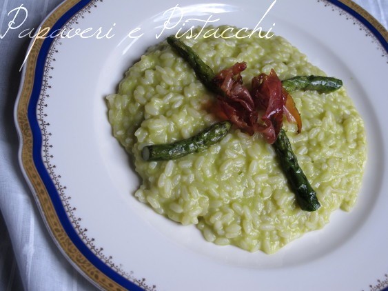 Risotto alla crema di asparagi e speck croccante