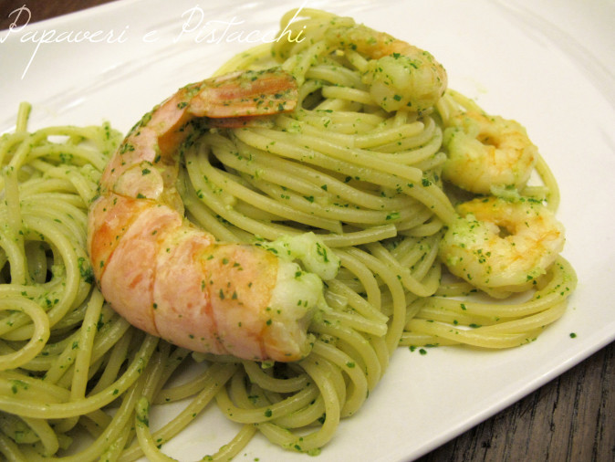 Spaghetti con Pesto di Rucola e Gamberi