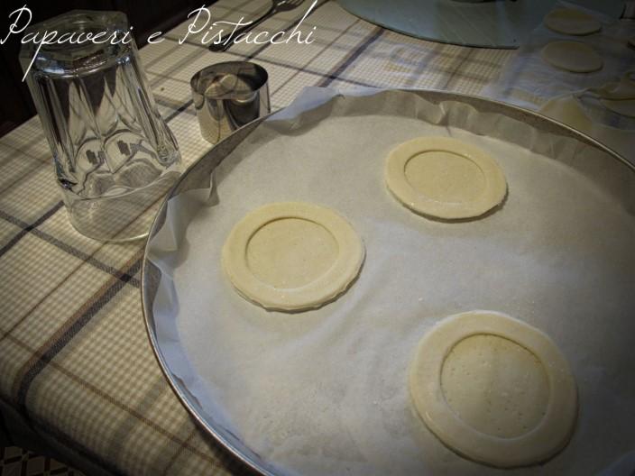 Cestini con Crema, Fragole e Cioccolato Fondente