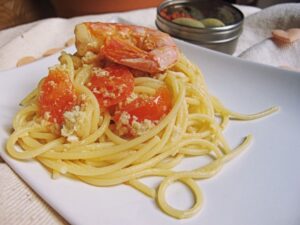 Spaghettoni con Polpa di Granchio, Pachino e Gamberi